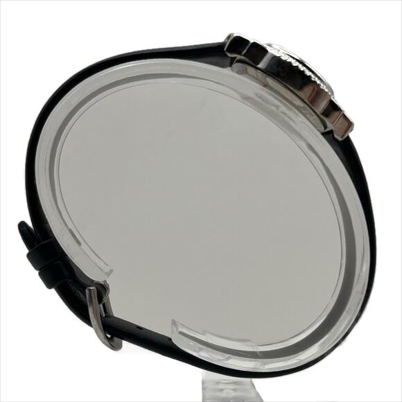 Fashion Jewelry Women's Analog Wristwatch in Black and Silver - Picture 4 of 6